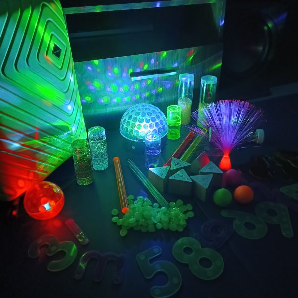 sala doświadczania świata w walizce