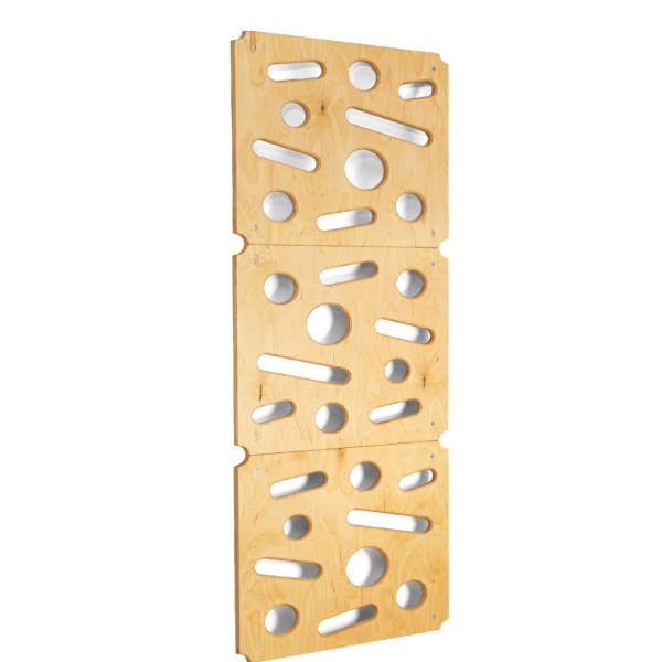 Ścianka wspinaczkowa z otworami