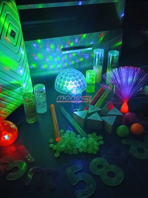 sala doświadczania świata w walizce