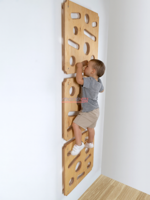 Ścianka wspinaczkowa z otworami